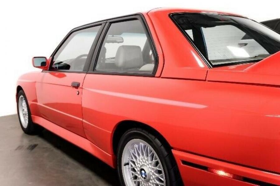 Детали экстерьера BMW M3 Paul Walker Collection (E30) 1991 года  (фото 27 из 43)